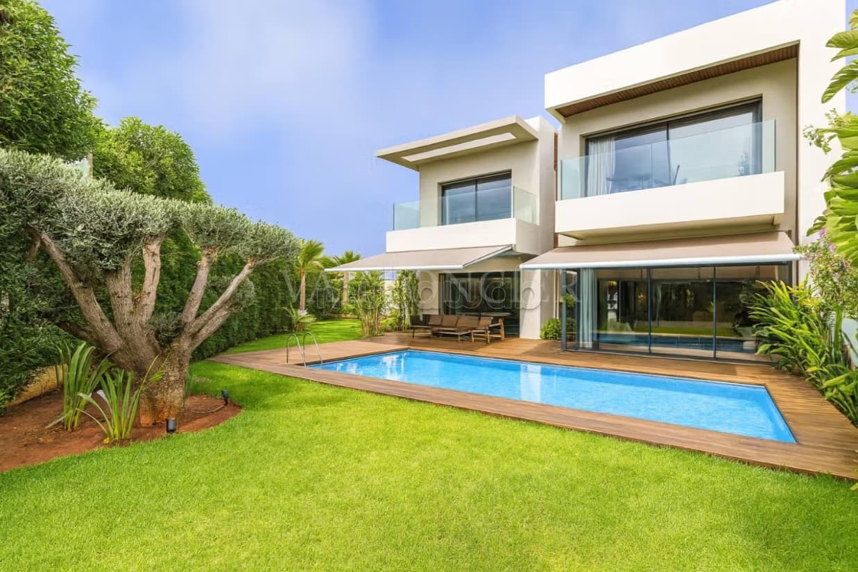 Villa moderne meublée avec piscine à louer à Ain Diab, Casab...