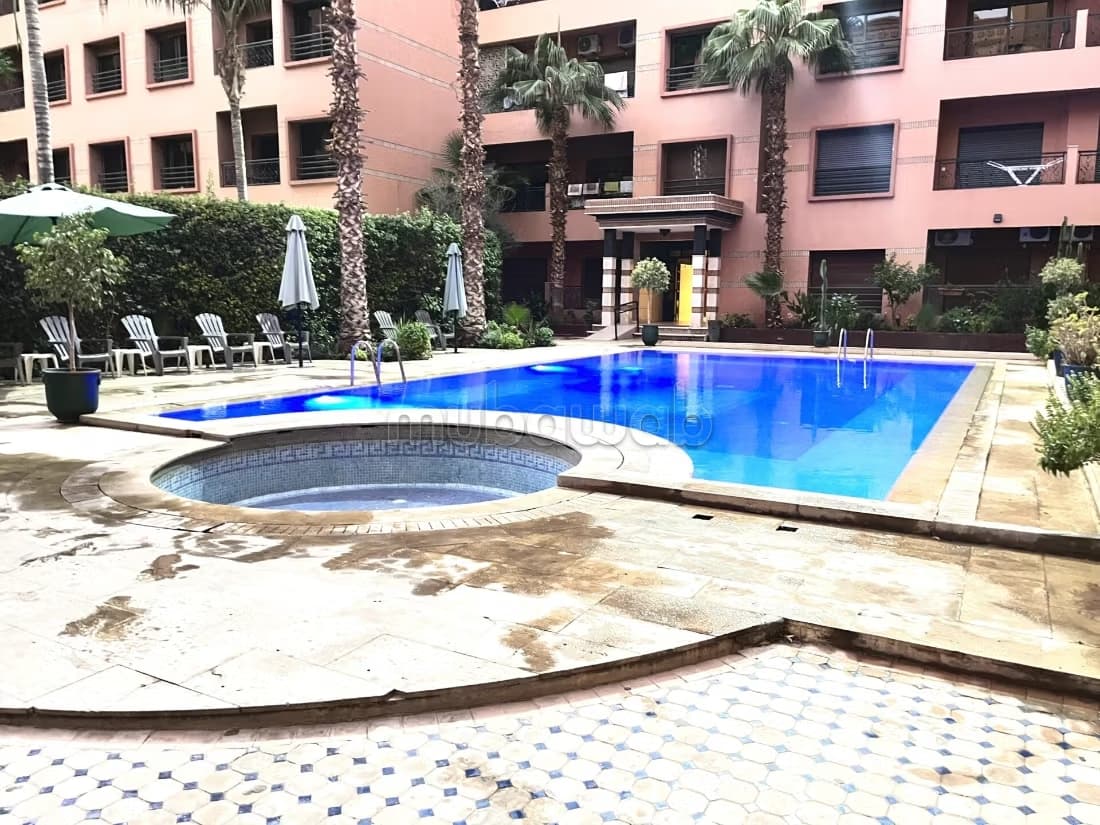Marrakech – Appartement à rénover au dernier étage avec pisc...