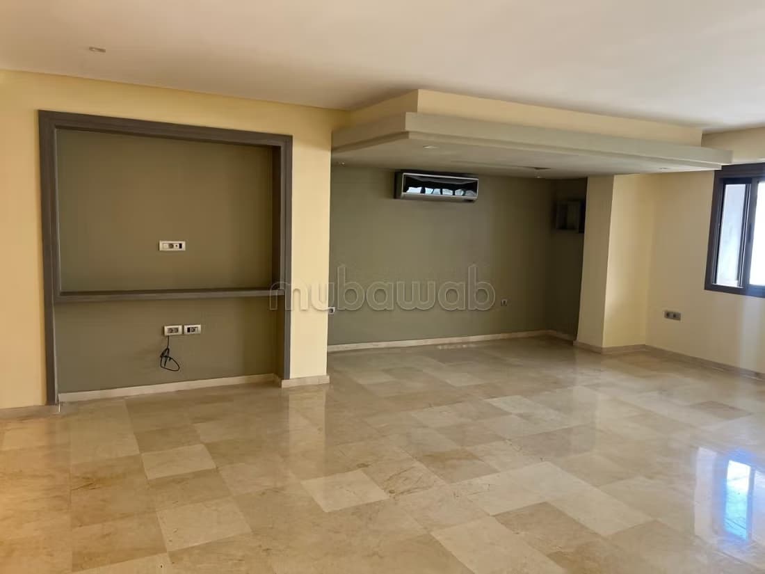 Superbe appartement rénové à vendre Triangle d'or