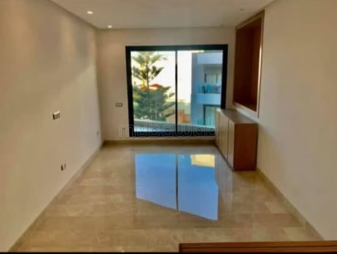 Bel appartement en location à Les princesses. 1 Pièce. Ave...