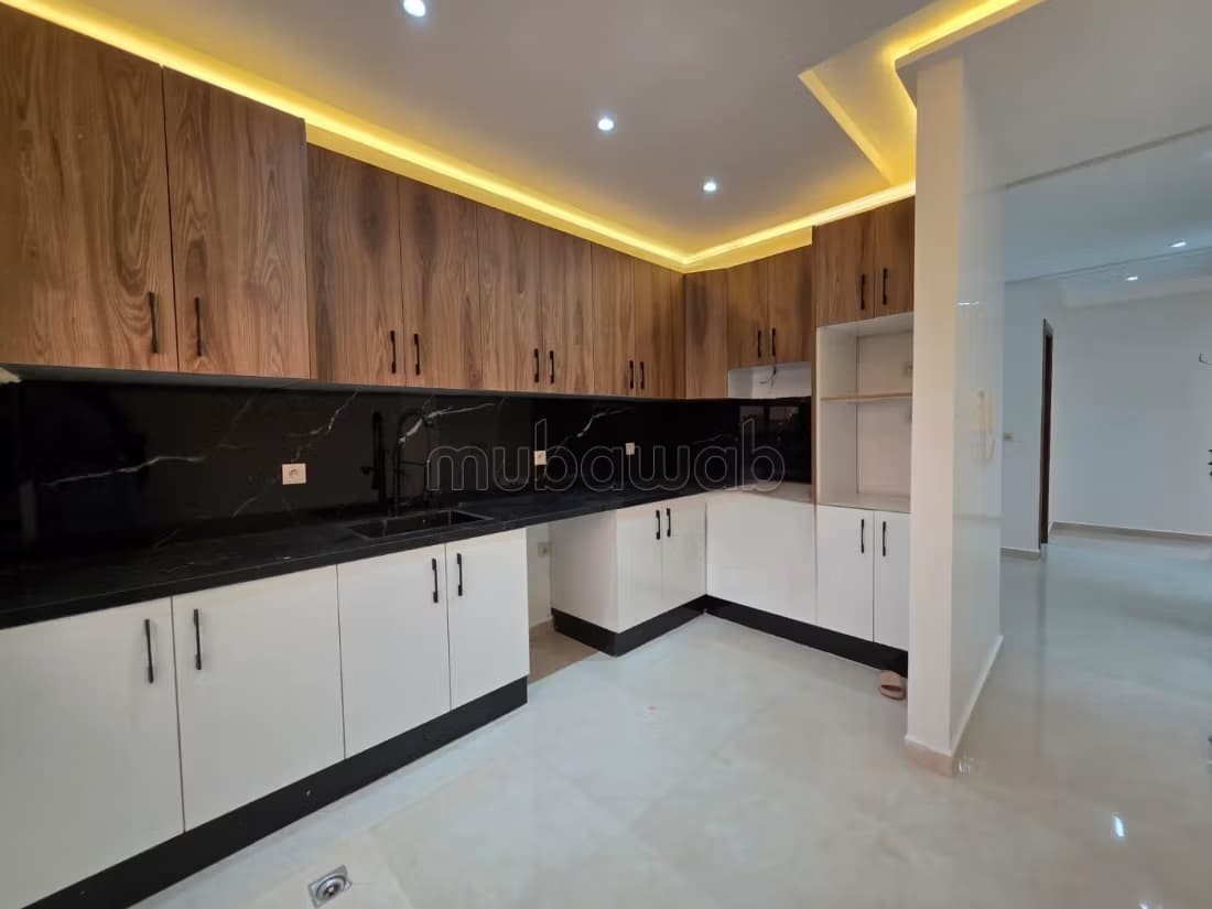 Appartement à l'achat à Bouaakkaz. Superficie 75 m². Salon t...