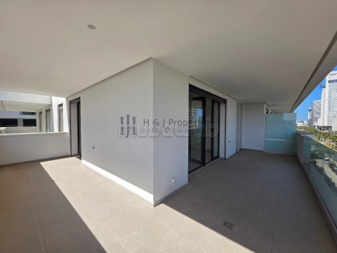 T4 vide de 158m² – 3 chambres – terrasse