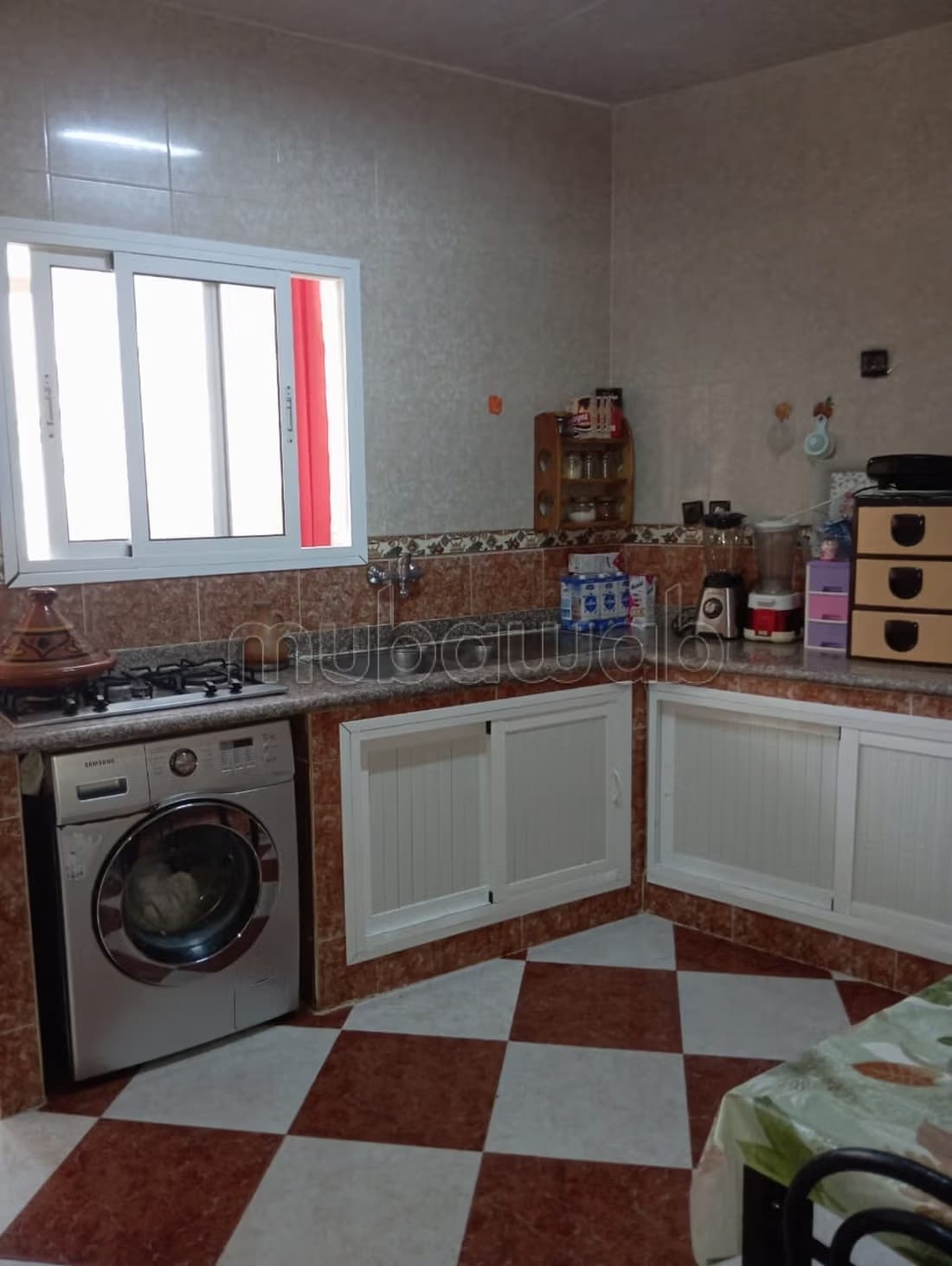 Appartement à vendre à Ziana. 1 Pièce. Bien meublé