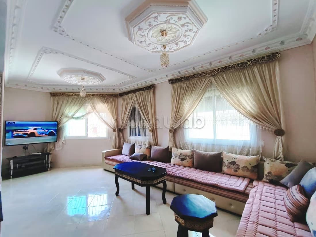 Appartement meublé à louer avec 3 façades et 2 chambres