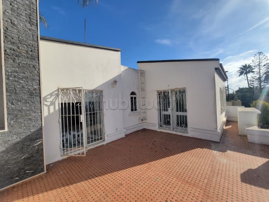 Villa de luxe à vendre à Temara plage. 3 chambres agréables...