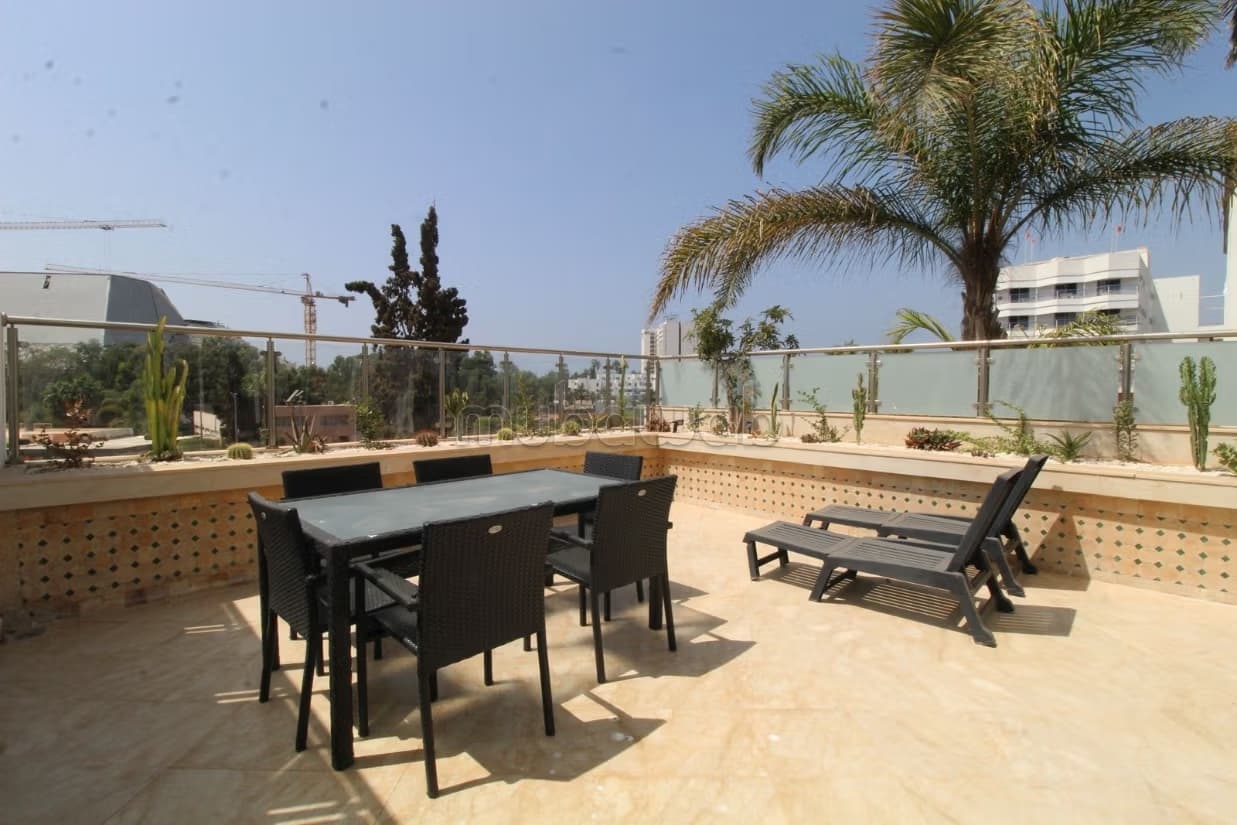Au coeur dÁgadir Hassan II appartement rénové et meublé
