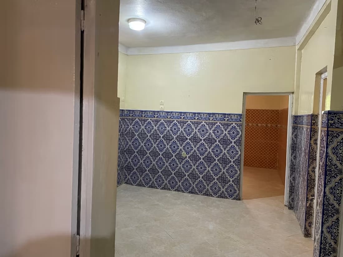 Appartement à vendre à Hay Al Farah. 6 pièces confortables