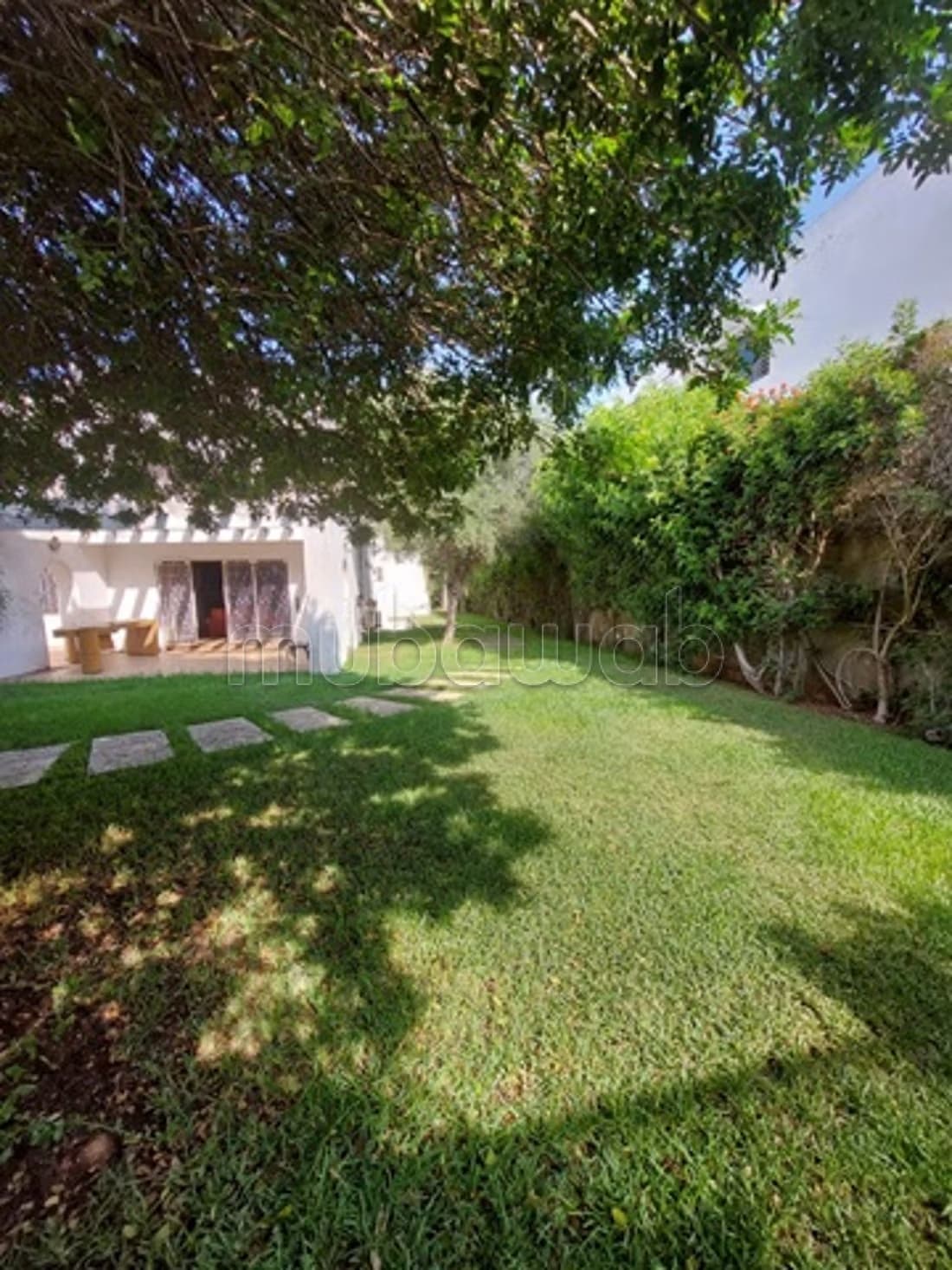 Terrain & Villa à Usage Commercial 846 m2