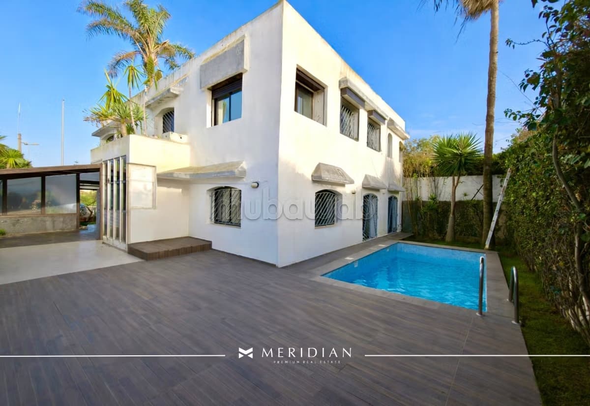 Villa de Charme sur 404m² avec Piscine à Ain Diab