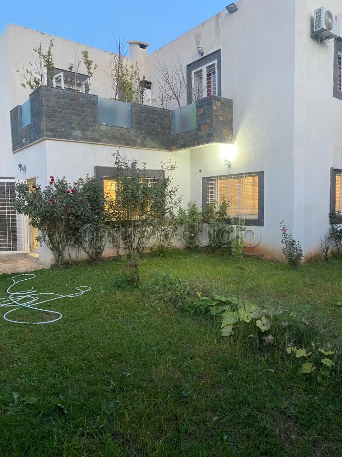 Superbe maison à vendre à Ain Amiyer. Surface totale 425 m²...