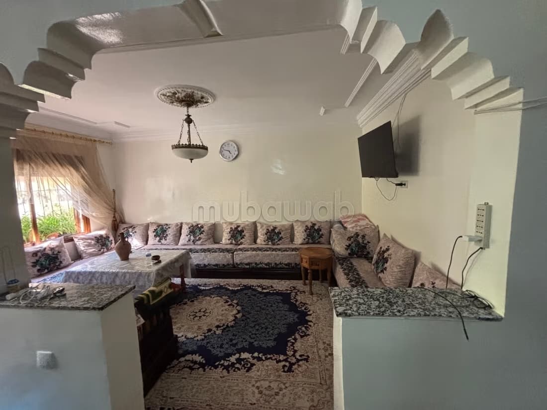 Vend appartement à Massira 3 grandes pièces. Double vitrage...