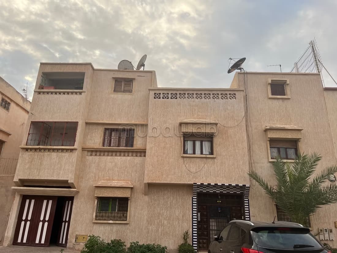 Superbe maison à vendre à Ben Serguaou. 5 pièces confortable...
