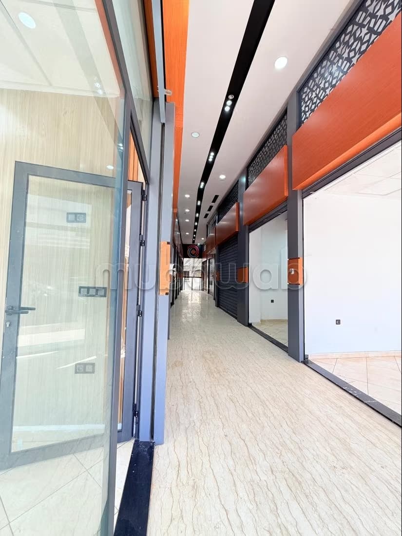 Vend local commercial en Centre ville. Surface de 20 m². Asc...