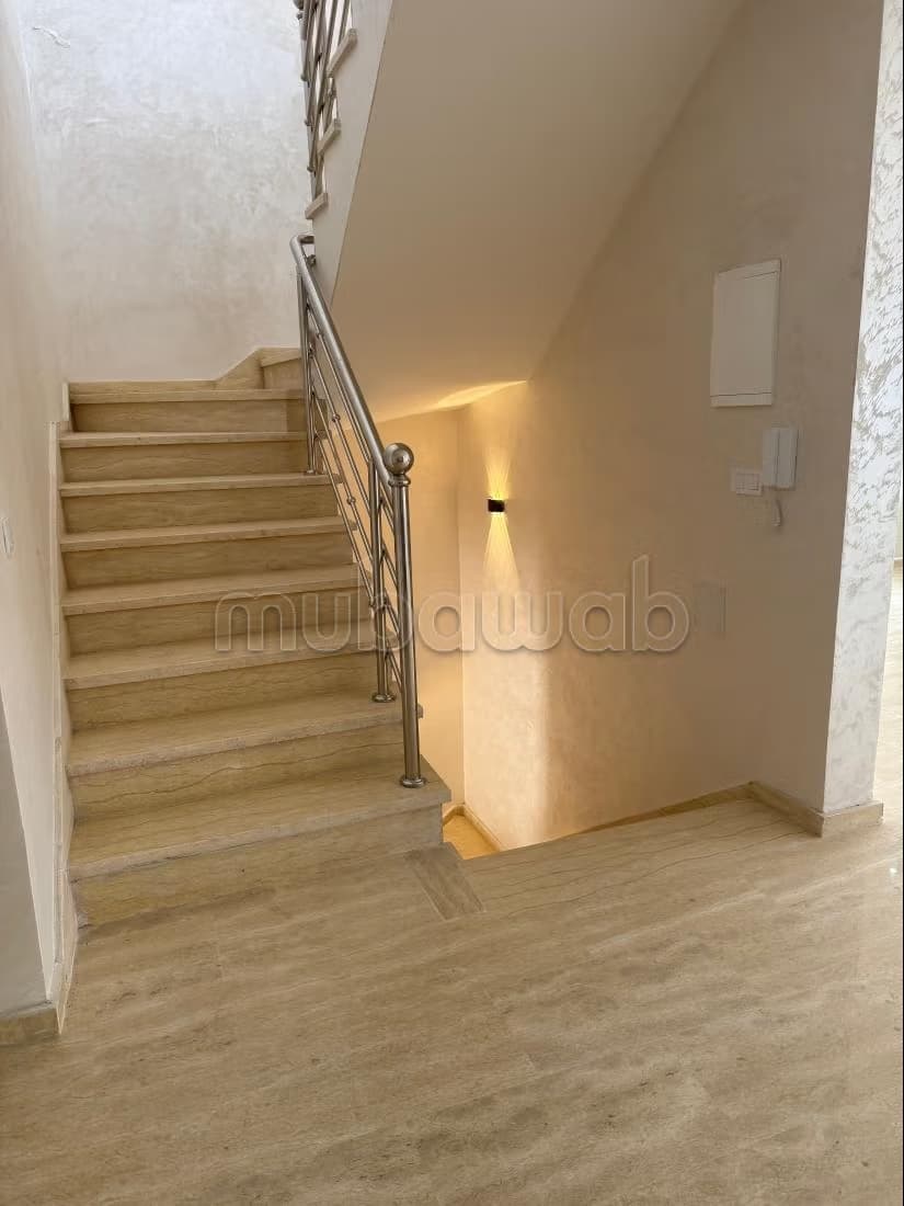 Magnifique villa à vendre à Al Boustane. 3 belles chambres...