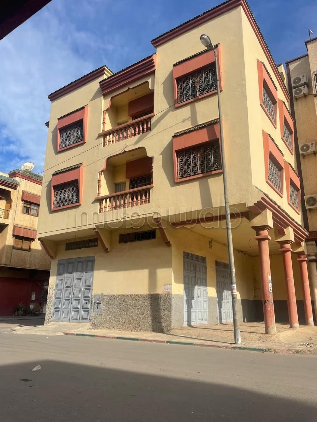 Maison 3 façades traditionnelle R2 avec rez com