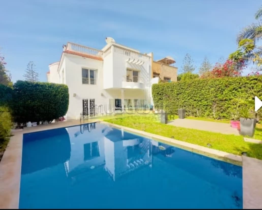 HERMITAGE, à vendre une grande villa moderne avec piscine
