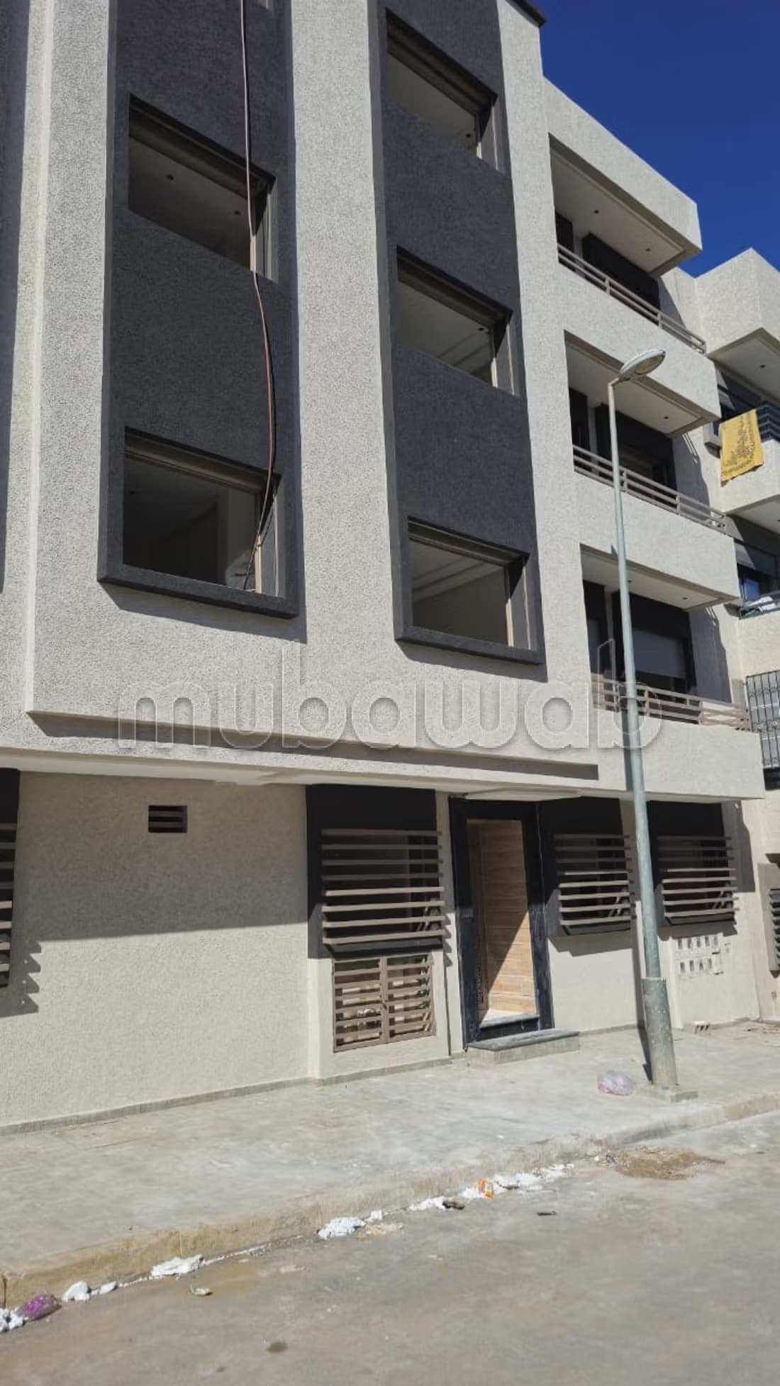 Vend appartement à Bir Rami Est. Surface totale 74 m². Porte...