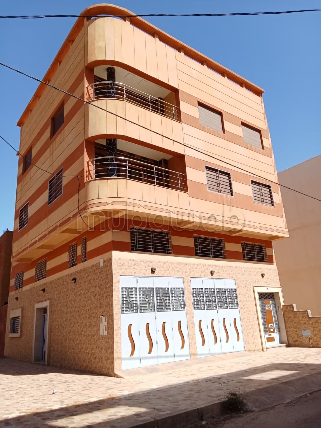 Splendide villa à vendre à CGI. Superficie 520 m². Porte bli...