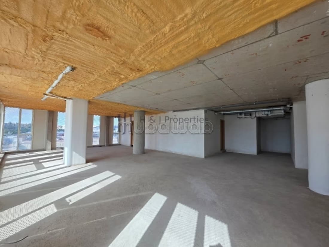 Bureau de 177m² shell & core 3 parkings