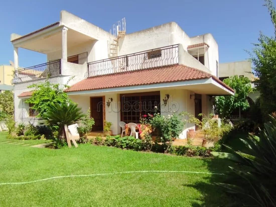 Villa avec joli jardin a vendre