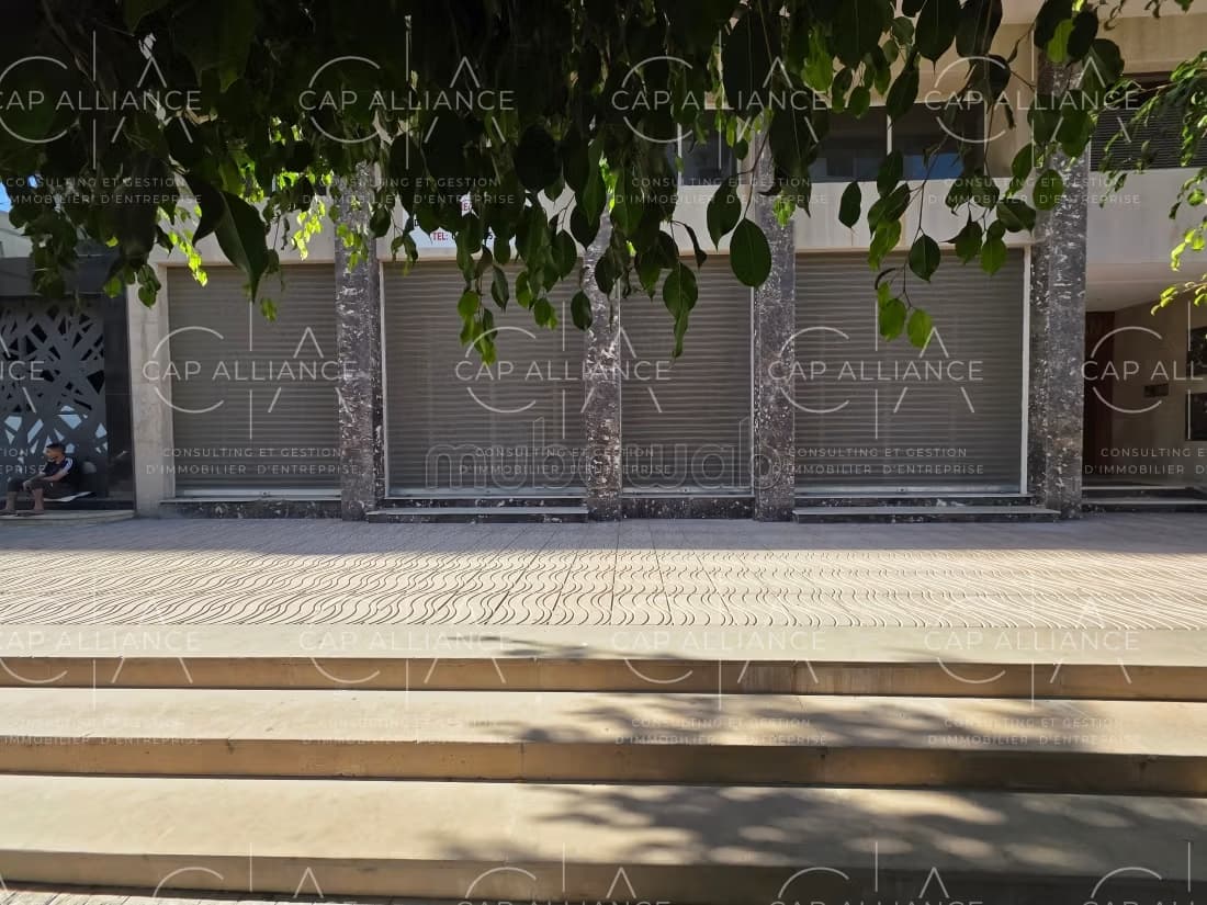 À Vendre: Local Commercial – 455 m² RDC Mezzanine