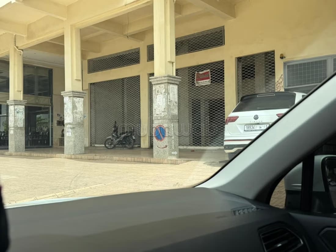 Vend local commercial à Narjis. Surface de 312 m²