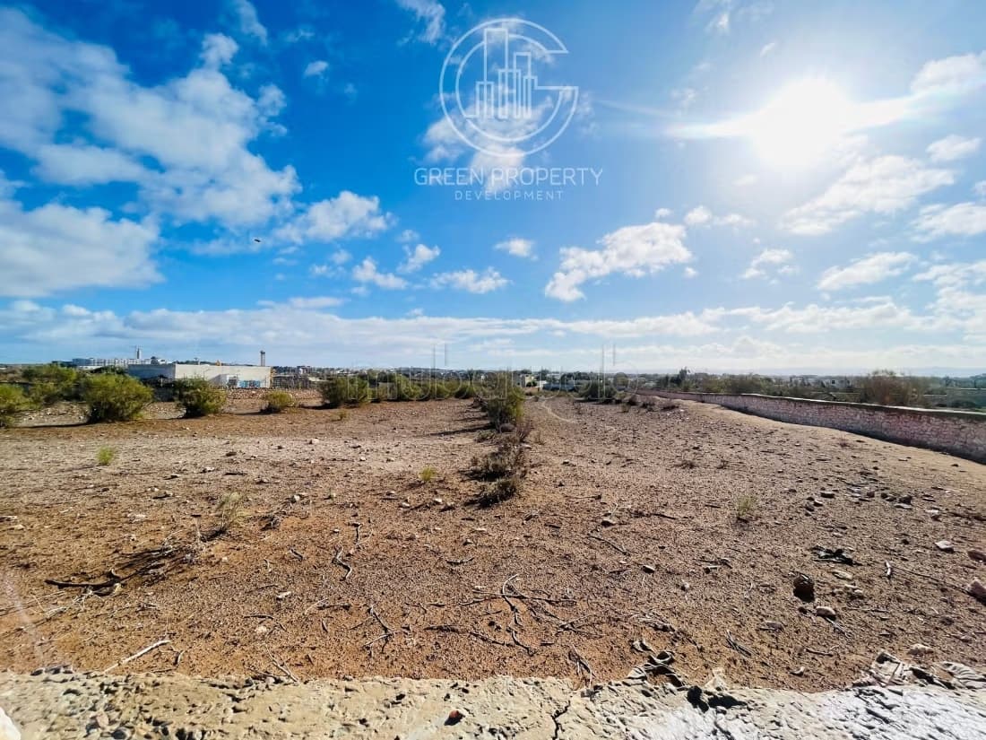 Terrain titré de 2050 m² à Ghazoua