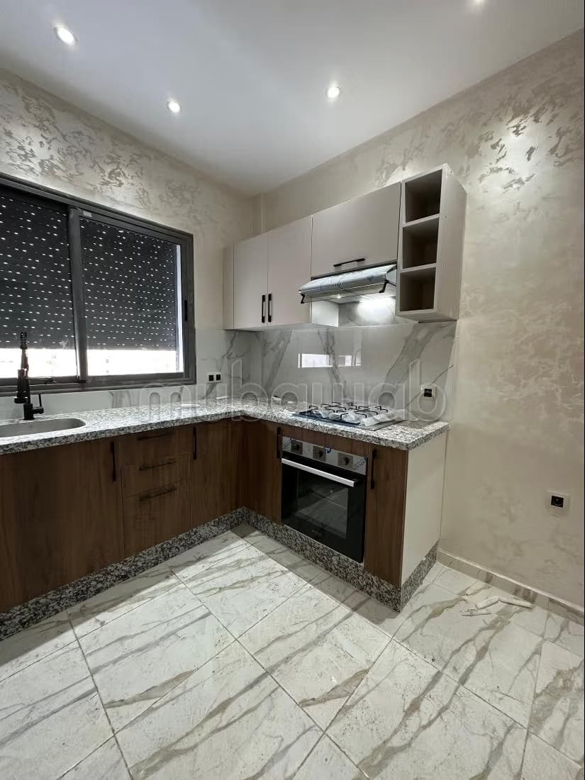 Vend appartement à Bir Rami Ouest. 2 chambres agréables. Meu...