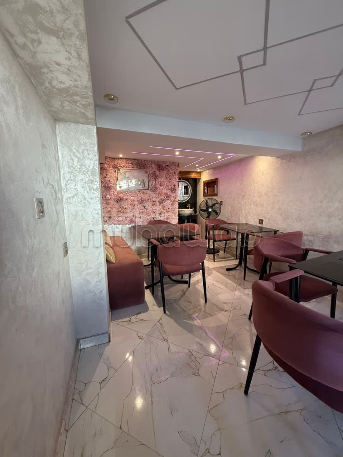 Local commercial à vendre à alliance. Superficie 30 m²