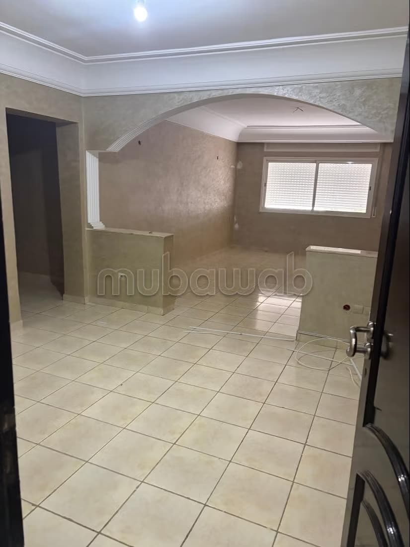 Appartement à vendre à Ahlane. 3 grandes pièces. Salon typiq...