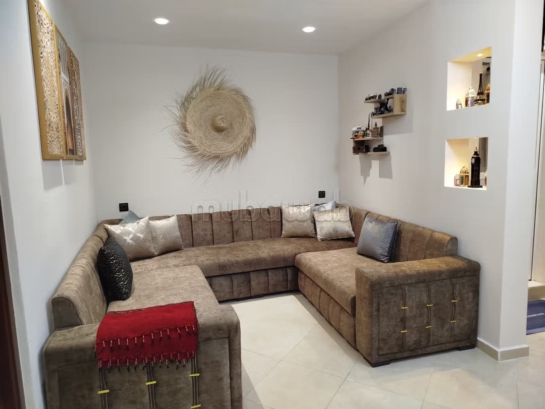 Location d'un appartement à Medina. 1 belle chambre. Meublé