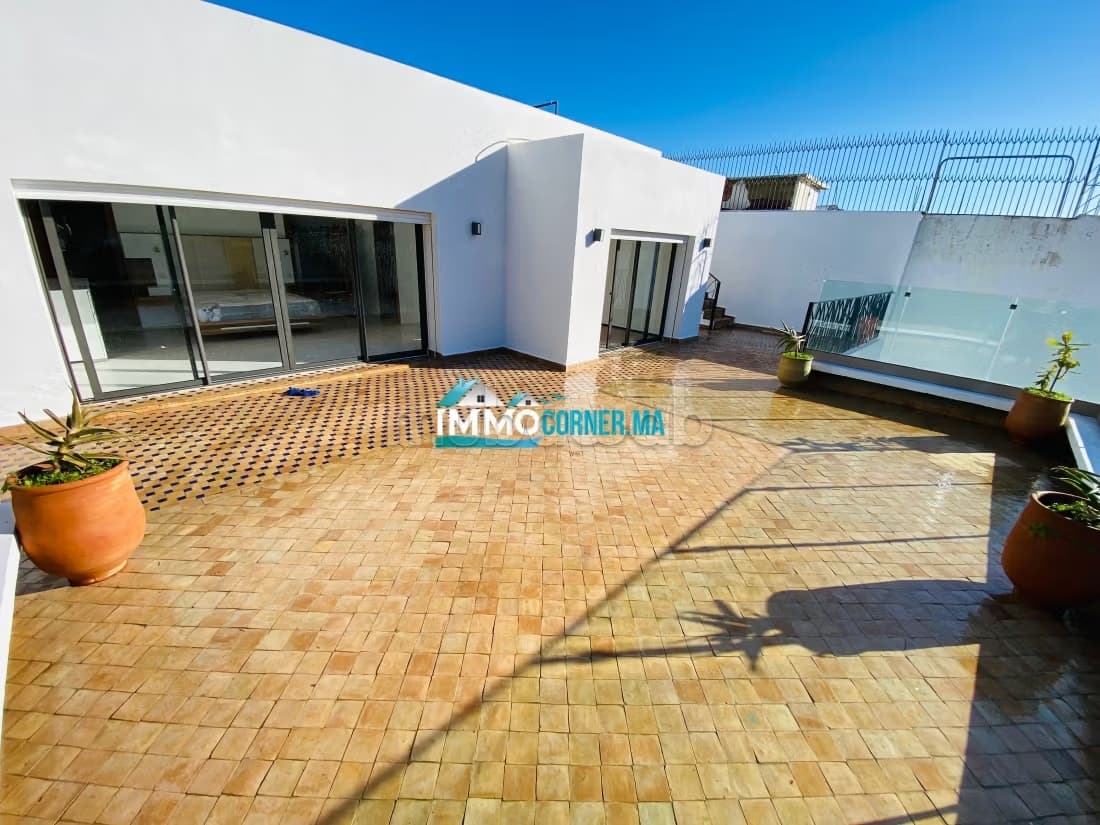 Villa de luxe semi meublée à louer à Jbel Kbir boubana