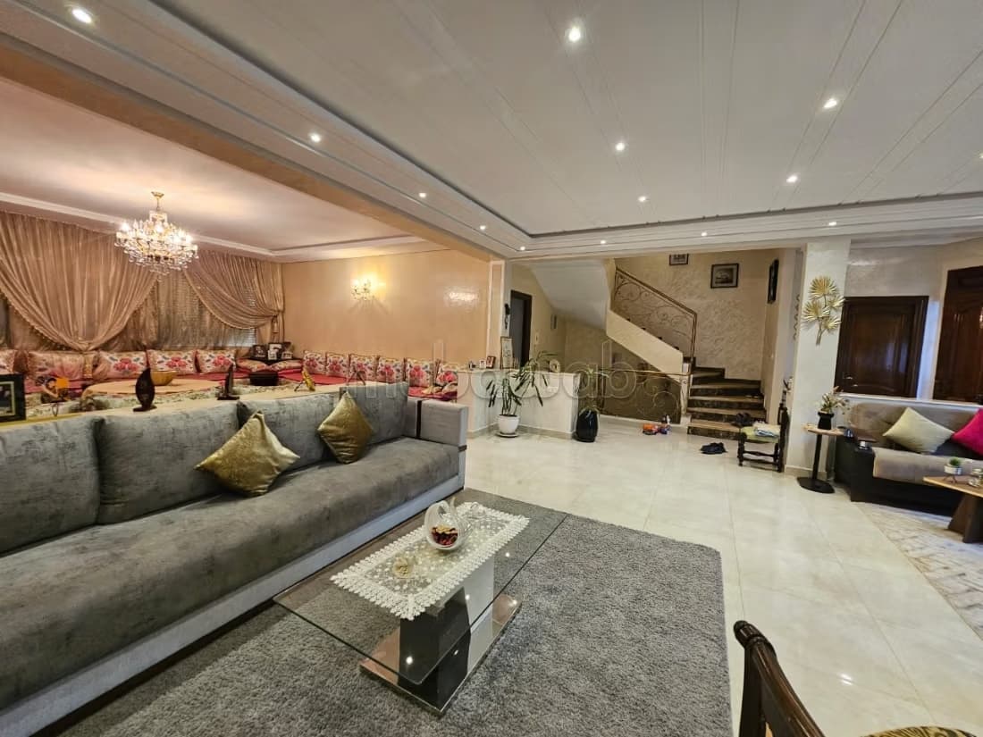 Luxueux Villa de 4 chambres à louer à Sidi maarouf