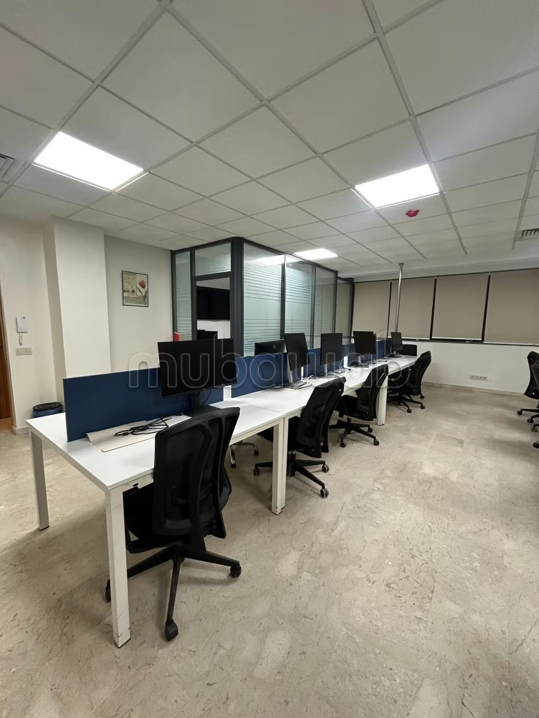 Location de bureaux à Wifak. Superficie 84 m². Résidence ave...