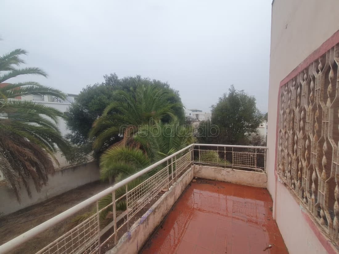 Splendide villa à vendre à Wilaya. Surface totale 1281 m². B...