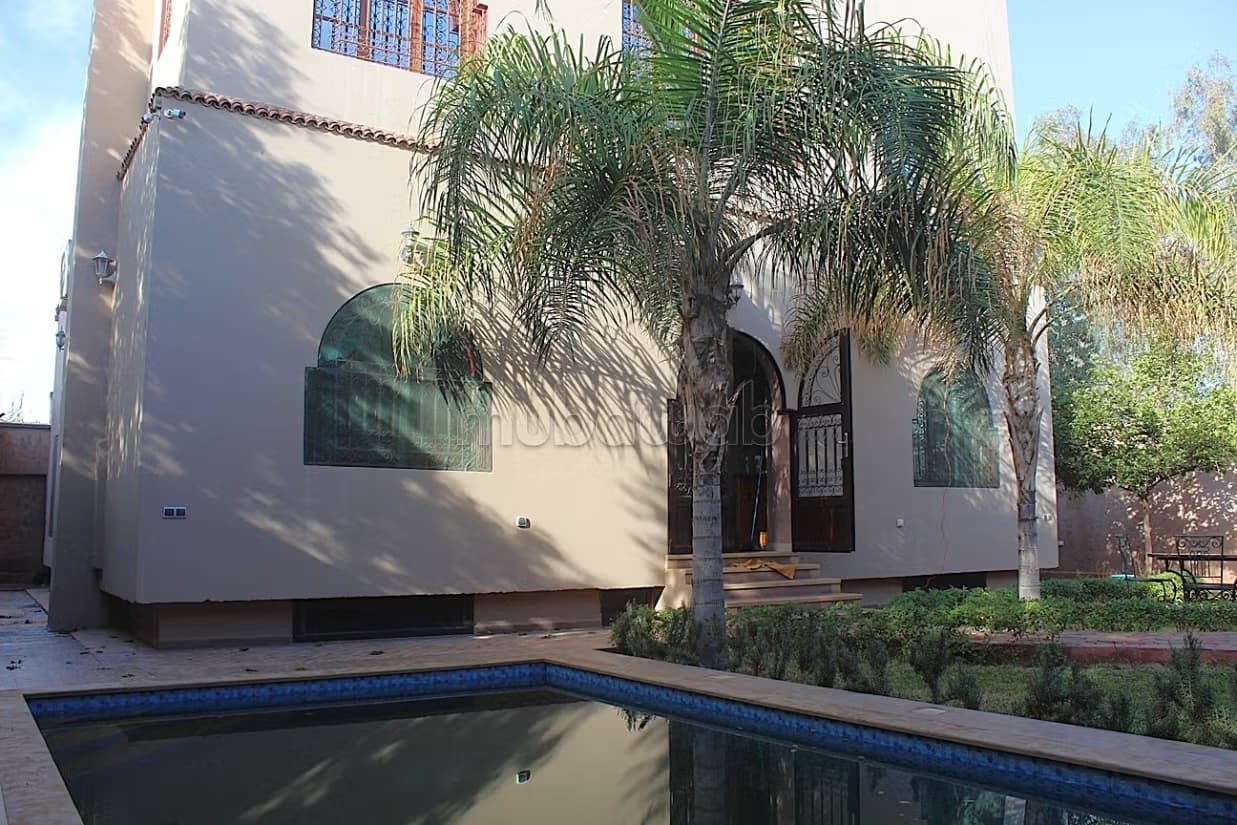 Charmante maison avec piscine a Louer Vide