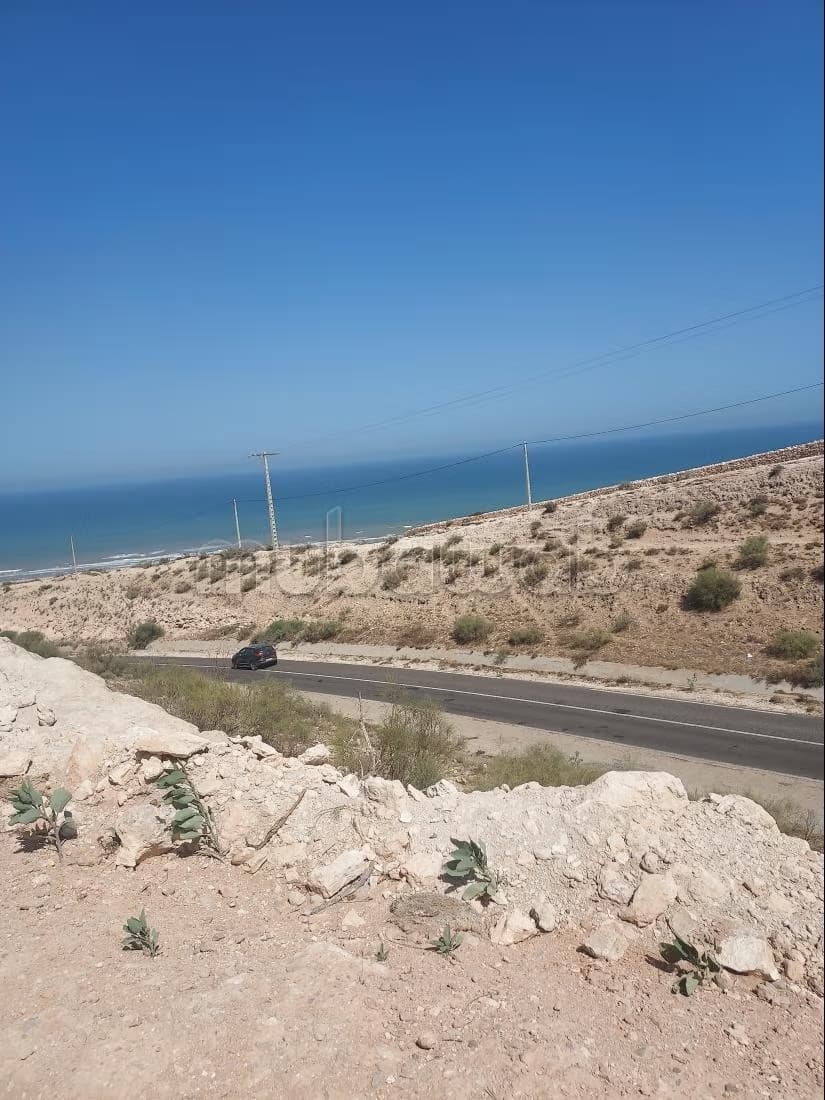 Terrain en vente à Bhibah. Surface de 36000 m²