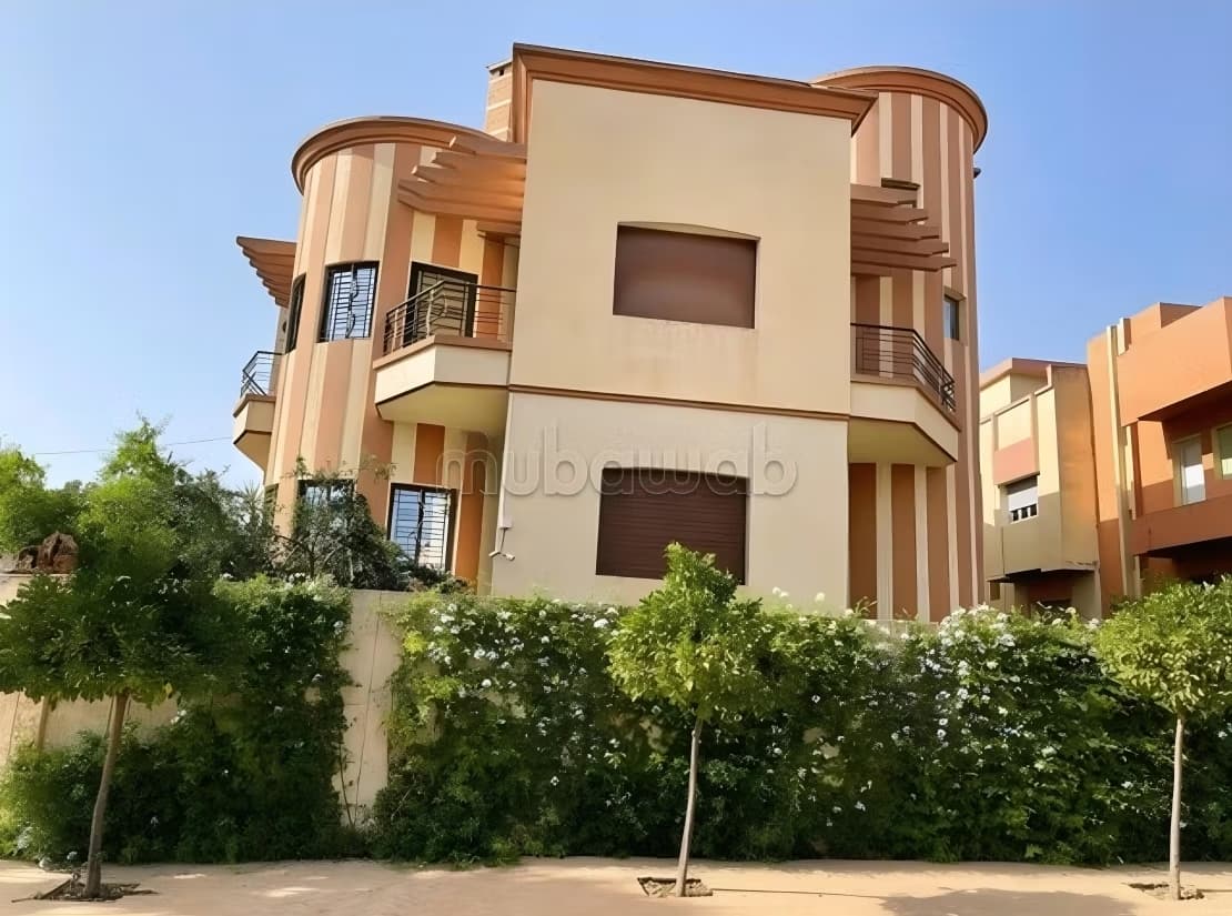 Villa de haut standing à vendre à Marjane. 5 chambres. Bien...