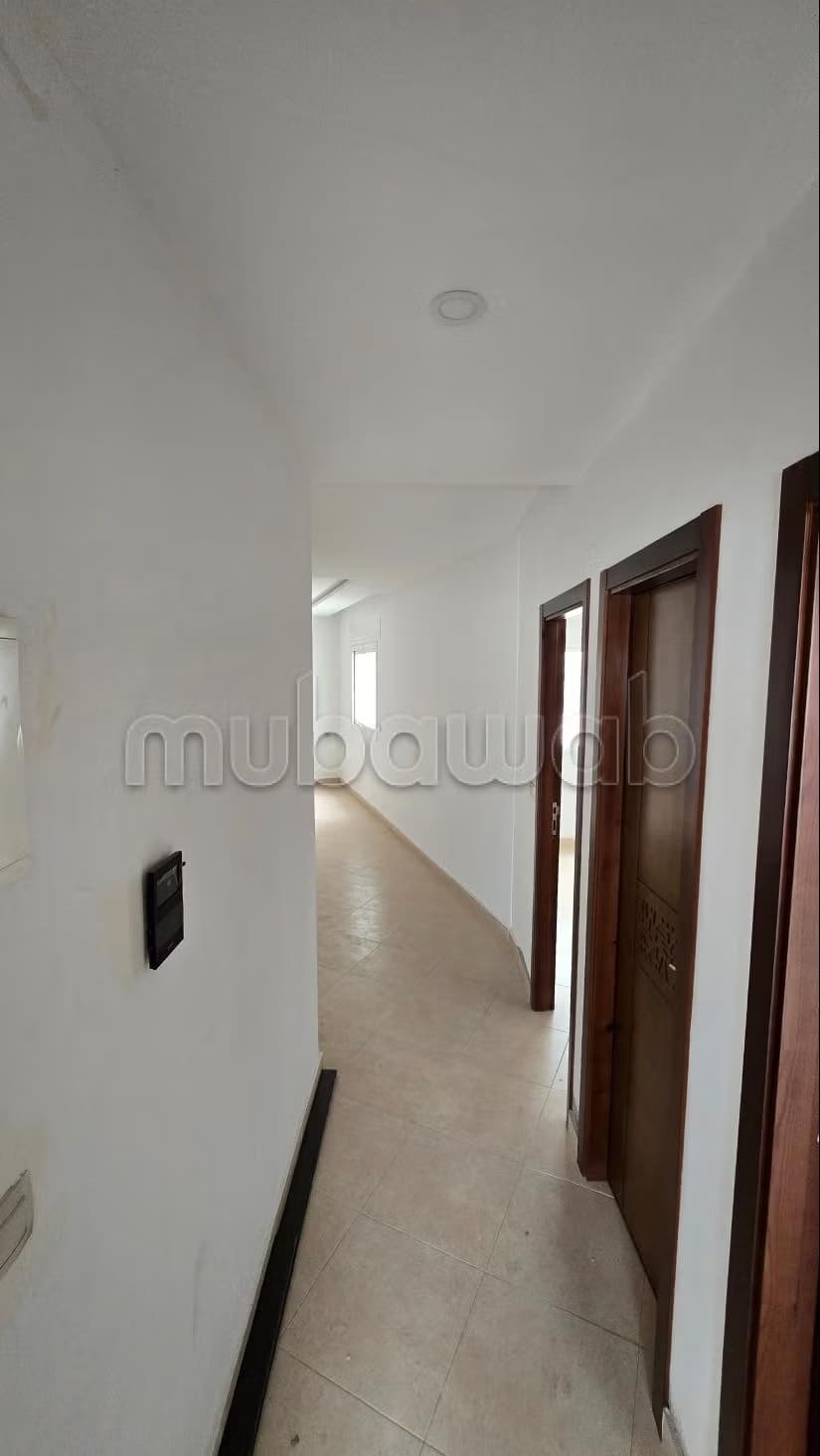 Appartement en vente à M'Diq. 2 chambres. Salon Marocain, sé...