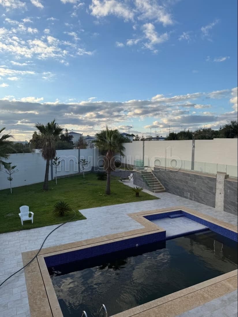 Villa de haut standing à vendre à jbila avec piscine et vue...