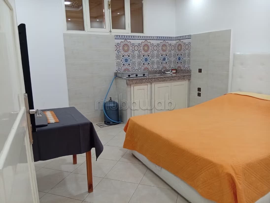 Louez ce studio à Derb Jamila. Surface totale 20 m². Bien me...