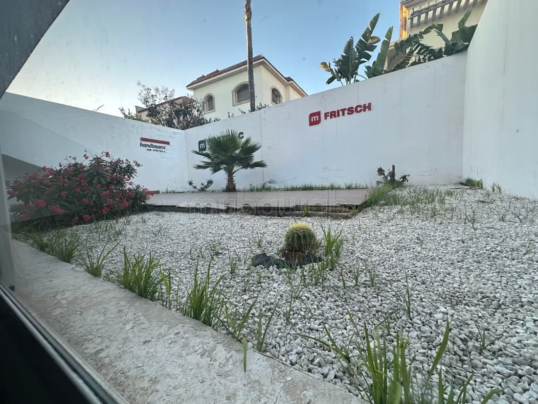 Villa de luxe à Usage Bureau à louer à Sidi Maarouf