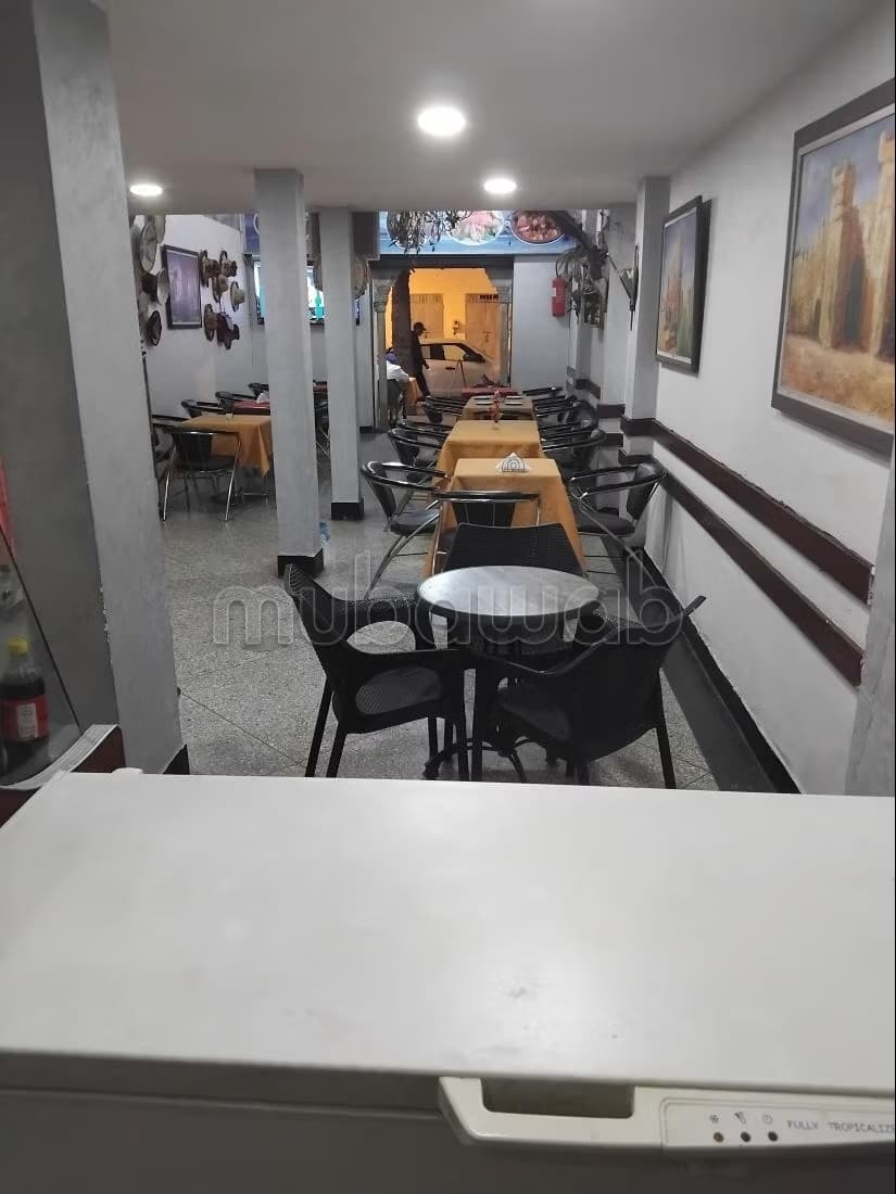 Local commercial en vente à Médina. Surface totale 195 m²...