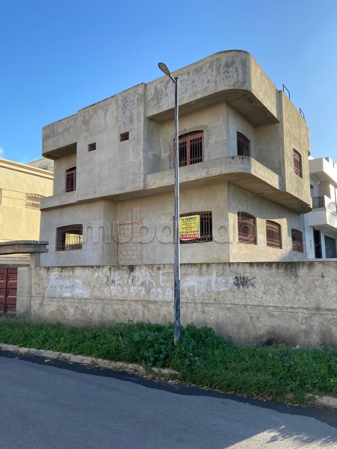 Villa de luxe à vendre à Route ain Chkaf. 5 pièces confortab...