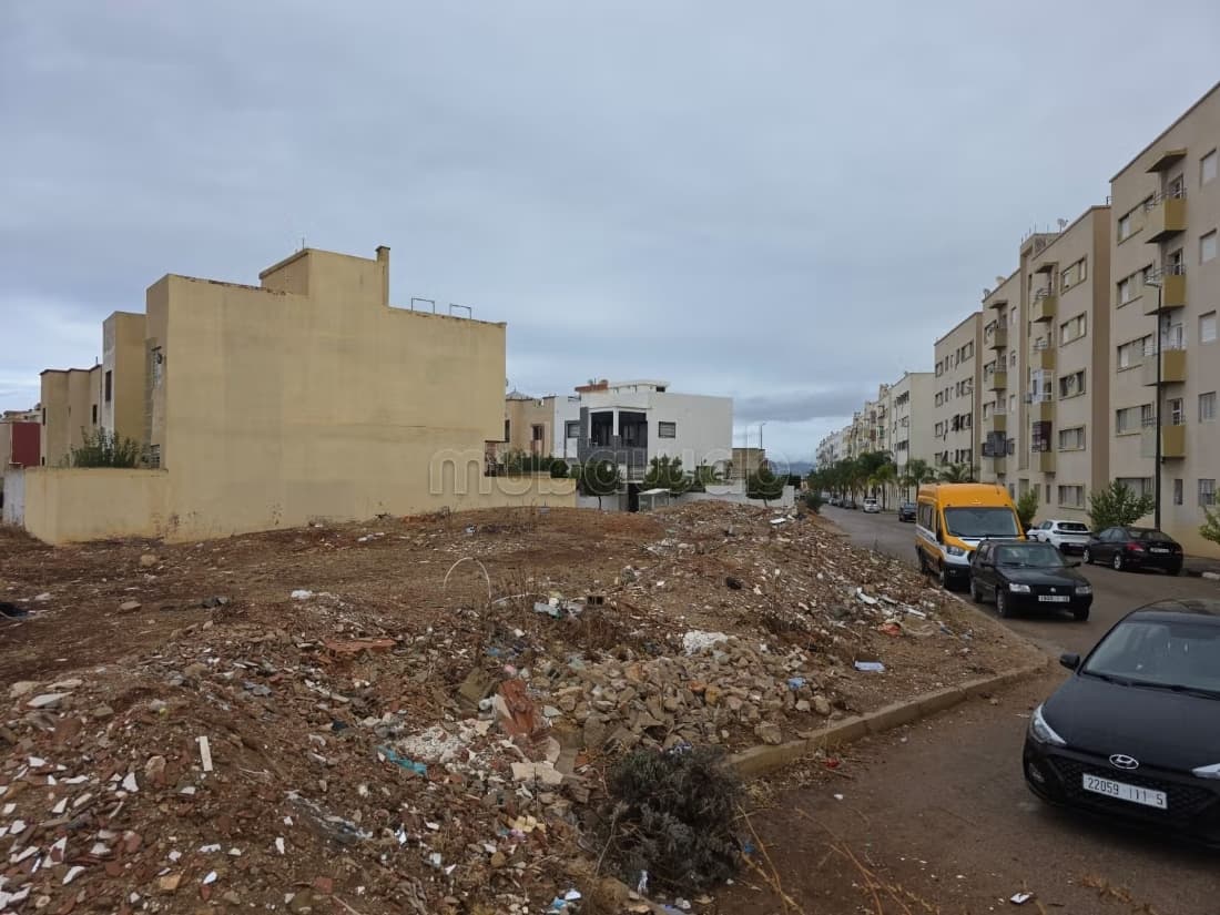 Lot de terrain villa à riad toulal. Superficie 396 m²