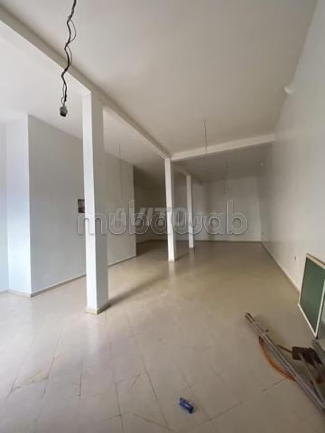 Beau local commercial en location à Wifak. Superficie 230 m²