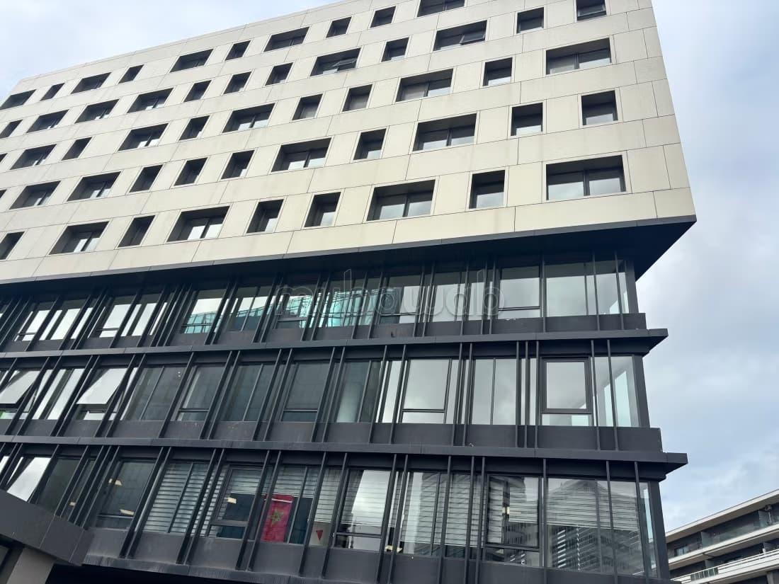 Location de bureaux à Casablanca Finance City. Superficie 72...