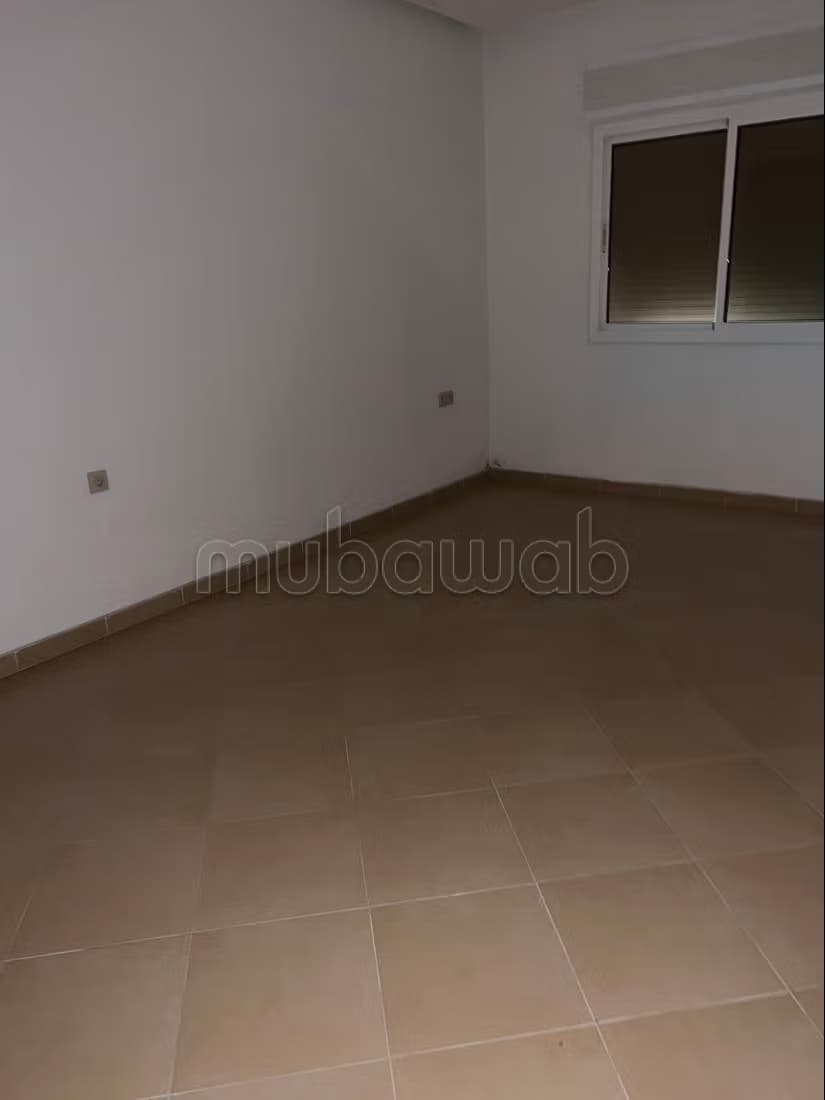 Louez cet appartement à Saniat Errmel. 5 pièces confortables...