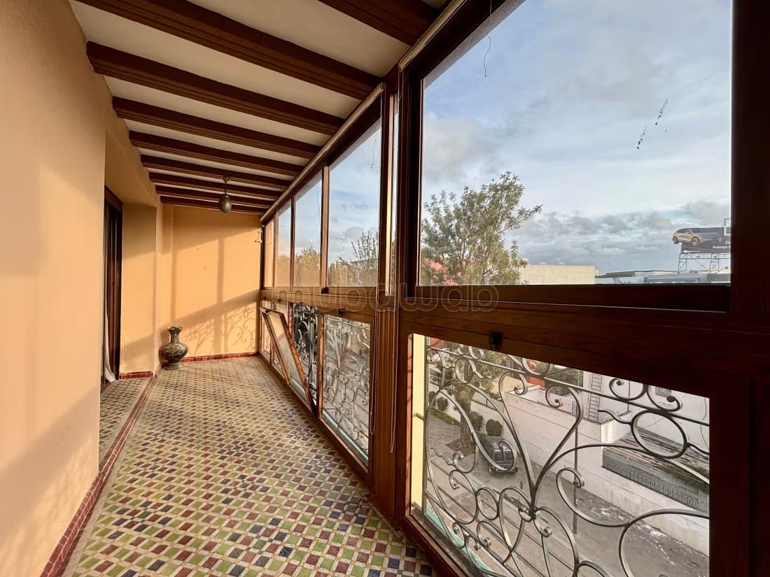Appartement chaleureux meublé avec terrasse