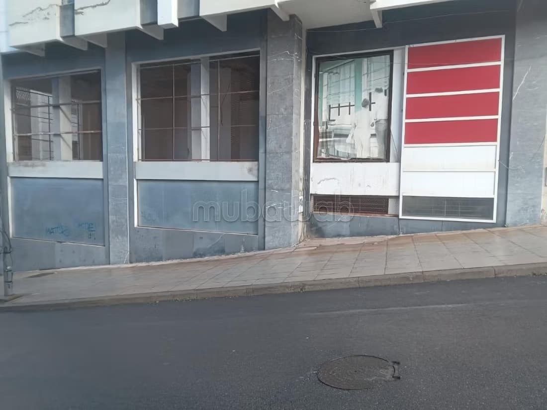 Local commercial en vente à Bir Rami Est. Surface de 500 m²...
